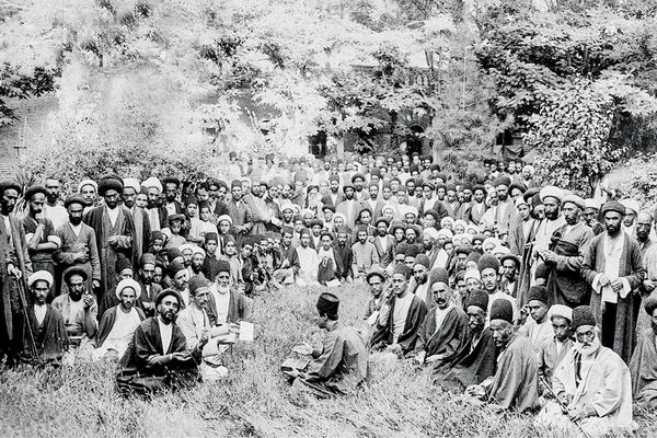 لحظه اکنون؛ امتداد گذشته/مروری بر کتاب مشروطه همگان که نقدی است بر  بابی‏‌نمایی انقلاب مشروطه ایران