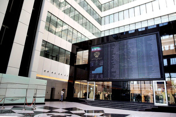 رویای فروش شرکت حاکمیتی/کارشناسان تبعات عرضه شرکت ملی نفت در بورس را بررسی کردند 