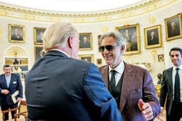 آوازخوان محافظه‌‏کار/درباره دیدگاه‌‏های سیاسی و مذهبی آندره‌آ بوچلی خواننده شهیر ایتالیایی و روابطش با ترامپ و برلوسکونی