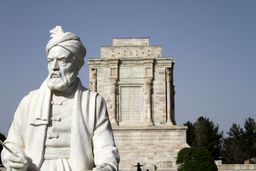 ارزشمندی شاهنامه از اعتدال فردوسی است