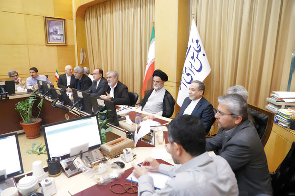 تندر‌وها علیه توافق/نامه 70 تن از نمایندگان وزیر امور خارجه را به مجلس کشاند