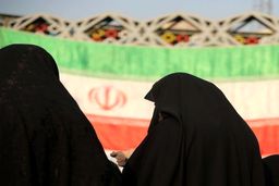 “پایان تحصن مدافعان حجاب با برخورد فیزیکی”