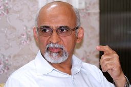 میردامادی: نمی‌توانیم با شاخ و شانه کشیدن و تهدیدکردن مانع اجرای مکانیسم ماشه شویم.