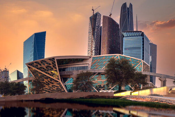 چشم «ریاض» به آینده هنر