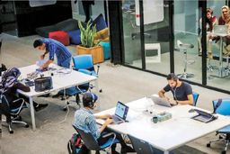 اقتصاد دیجیتال در آستانه فروپاشی/گفت‏‌و‏گو با پنج کسب‏‌و‏کار آنلاین و مشکلات‌شان در روزهای قطع ارتباطات