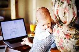 ابلاغ دستورالعمل بازنشستگی مادران شاغل با ۲۰ سال سابقه کار 