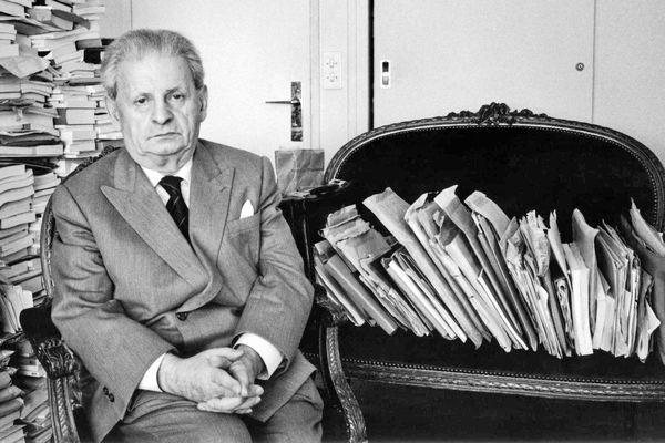 خدا را باید وجدان کرد