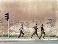 گردشگـران مرگ/گروهی از شهروندان اروپایی در دهه ۱۹۹۰ میلادی به بوسنی سفر می‌‏کردند تا به عنوان یک تفریح و در ازای پرداخت مقادیر زیادی پول بتوانند به غیرنظامیان گرفتار در محاصره شلیک کنند