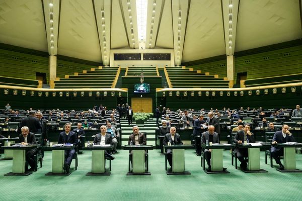 جلسه بی‌خاصیت؟/ اظهارنظر نمایندگان و رئیس مجلس درباره نشست غیرعلنی با دولت