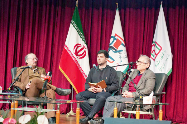 دموکراسی یا قدرت نظامی؟مناظره صادق زیباکلام و بیژن عبدالکریمی درباره رویکرد کلان نظام سیاسی و شرایط کنونی کشور