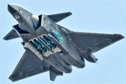 پرواز بی‌سروصدا جنگنده‌های چینی در نزدیکی ناو هواپیمابر آمریکا