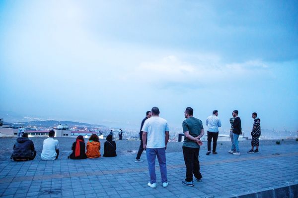 مردم به داد هم رسیدند/گزارشی از همدلی هم‏وطنان با شهروندانی که خانه‏‌ها را ترک کرده یا کنار خانواده‌‏هایشان نیستند