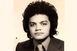 بدرود با دمیس روسس ایران / ابی لیتلز خواننده قطعه مشهور «غریبه» در غربت درگذشت