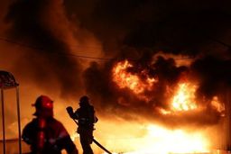 ویدئویی از آتش‌سوزی مرگبار برج‌های هنگ کنگ