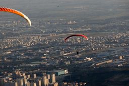 چطوری می‌تونی تهران رو از آسمون ببینی؟ | همه‌چیز درباره‌ی پرواز با پاراگلایدر در تهران
