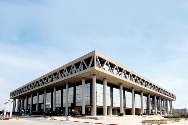 هفته تفـرقه‏/در صداوسیمای ایران، نه منطق عرضه و تقاضا حاکم است، نه منطق مسئولیت و پاسخگویی