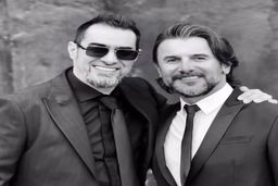 تصویری از امین حیایی و شهاب حسینی در پشت صحنه سریال «آبان»