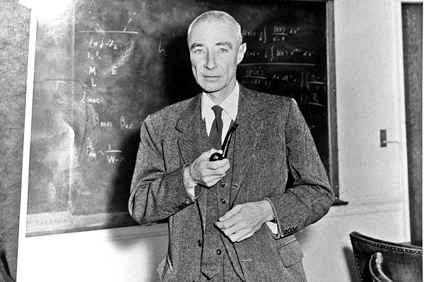 روایت، خود میدان نبرد/نگاهی تحلیلی به چارچوب‏‏‌های روایی دانشمندان هسته‌ای در رسانه‏‌های غربی: از قهرمان‌سازی اوپنهایمر تا ترور نخبگان ایرانی