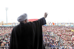 شاعری در دنیای سیاست/نگاهی به کتاب در معیت پرزیدنت نوشته عبدالجواد موسوی