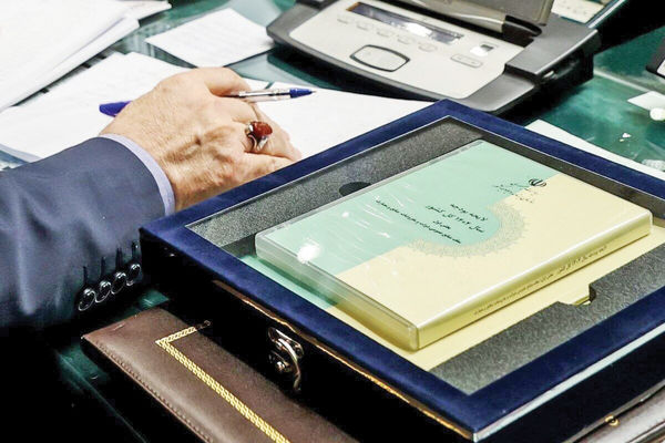 حکمرانی در سایه نهادهای فرادولتی/ بررسی آنچه که بنا بر اظهارنظرهای مسعود پزشکیان در بودجه 1405 بایدمورد توجه قرار گیرد