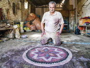 علم افراشته/درباره عکسی از کارگاه نمد مالی