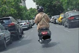 رئیس پیشین پلیس راهور تهران: صدور گواهینامه موتورسیکلت برای زنان، خلأ قانونی ندارد