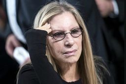 انتقاد تند باربارا استرایسند: آمریکا به 