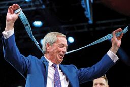 خوش‏گذرانی‏‌های مـوذیانه نایجل فاراژ/مرد بی‏خیال، بازیگوش و ترسناک می‏‌تواند نخست‏‌وزیر بعدی بریتانیا باشد؟ 