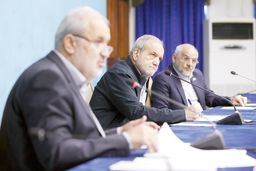 با تاکید بر آزاد شدن پنل‌های خورشیدی از گمرک مطرح شد/ وعده برقی پزشکیان برای تابستان ۱۴۰۵