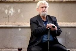 اسطوره سینما همچنان در بیمارستان