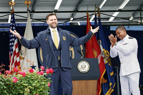 فرار از ماموریت‏‌های نامشخص/جی‌دی‌ونس معاون دونالد ترامپ در سخنانی استراتژی دولت ترامپ در استفاده از نیروی نظامی را تشریح کرد