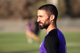 مهاجم استقلال به یک قدمی تراکتور رسید 