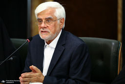 معاون اول باید برود؟روز گذشته برخی از مجلسی‏‌ها به کوچک‌سازی و ماندن عارف در دولت حمله کردند