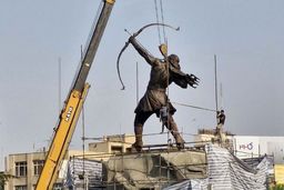 روایت سازنده مجسمه آرش کمانگیر از ایرادات عجیب در مسیر ساخت مجسمه