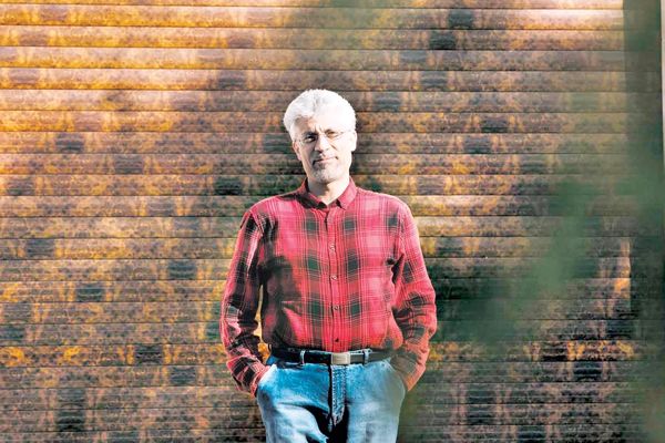 اقبال به حافظ محصــول استبداد است