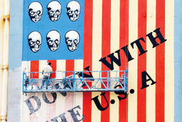 سخن نو آر/درباره عکسی از مرمت دیوارنگاره مرگ بر آمریکا