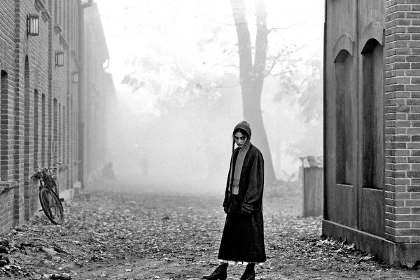 اردوگاه مرگ شخصی فیلم‌‏ساز / فیلم «دختری با سوزن» صرفاً به بازنمایی ژست‏‌های کلیشه‏‌ای و فاقد قدرت تحول‌‏آفرین می‏‌پردازد