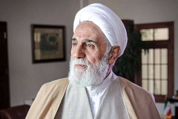 علیه نطق ناطق/بررسی حملات تندروها به ریشه‌داران راست سنتی