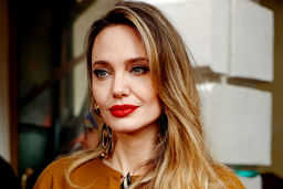 ادای احترام آنجلینا جولی به فاطمه حسونا 