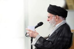 رهبری با اشاره به همگرایی نیروهای سیاسی و مذهبی متفاوت و متضاد در دفاع از کشور: اتحاد ملی را حفظ کنیم