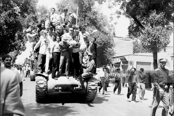 قطار فریب کودتا /کتاب «سرویس جاسوسی انگلیس از درون» بررسی‌ای پیشگامانه و جنجالی درباره یکی از سازمان‏‌های مخفی‏ جهان و نقش آن در کنار رفتن دولت محمد مصدق است