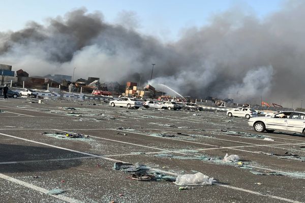  بررسی پیام رهبری، دستور اژه‌ای و گزارش نمایندگان اعزامی مجلس و مواضع احزاب سیاسی درباره علت انفجار در بندر شهید رجایی/ تعمد یا سهل‌انگاری؟