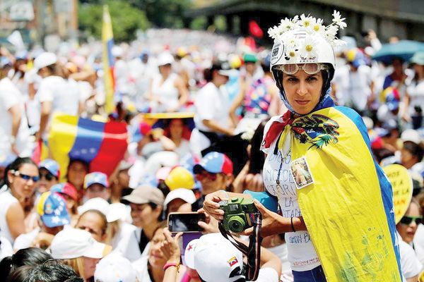 مثل پتکی بر سر مردم ونزوئلا/گفت‌‏وگوی «هم‏‌میهن» با فعالان مدنی ونزوئلایی درباره اهدای جایزه نوبل صلح به ماریا کورینا ماچادو