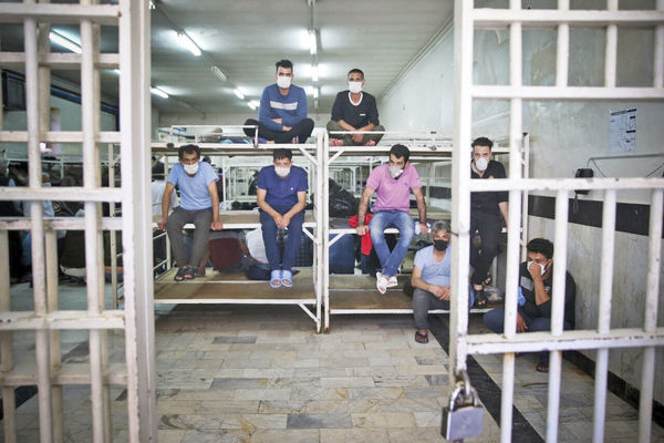 چک‏‌های پاس نشده زندان‏‌های پر زندانی/رئیس هیئت‏‌امنای ‏ستاد دیه کشور در گفت‏‌وگو با «هم‏‌میهن» 
از افزایش زندانیان جرائم مالی به‏‌دلیل فشارهای اقتصادی و معیشتی خبر می‏‌دهد