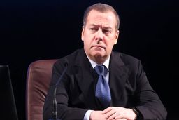 بدبینی مدودف به رفع تحریم های روسیه توسط تحرام
