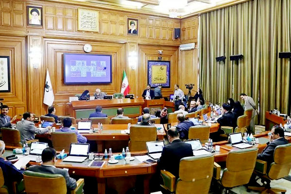 مجادله در شورای شهر تهران اوج گرفت/ دوقطبی ماندن و رفتن زاکانی