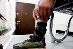 هراس جنگ با پاهای بسته/درباره جنس متفاوتی از گرفتاری که محکومان به بستن پابند الکترونیک در روزهای جنگ ۱۲ روزه تجربه کردند