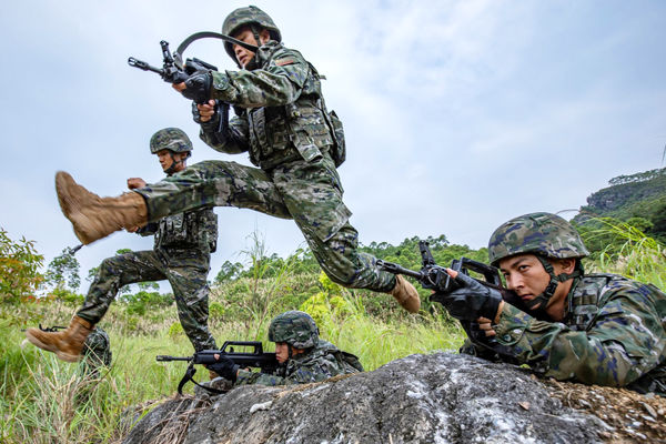 جنگ ابرقدرت‏‌ها بر سر تایپه/مانورهای نظامی پکن و واشنگتن در اطراف تایوان به چه معناست