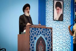 امام جمعه کرج: دور نیست که همه عالم در سایه ولایت عظما پرچم عدل و عدالت را درک کنند