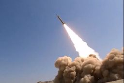 رونمایی از جدیدترین موشک بالستیک ایران «قاسم بصیر» + فیلم 